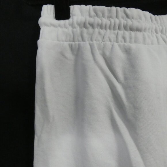 H&M - Regular Fit | medium | White Sweat Shorts - Picture 9 of 14